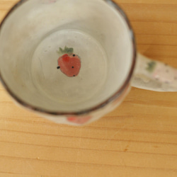 ※訳アリ品　粉引き手びねりいちごのカップ。 2枚目の画像