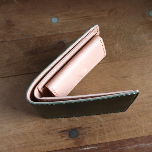 受注生産品】二つ折り財布 〜栃木アニリン緑×栃木ヌメ〜 二つ折り財布