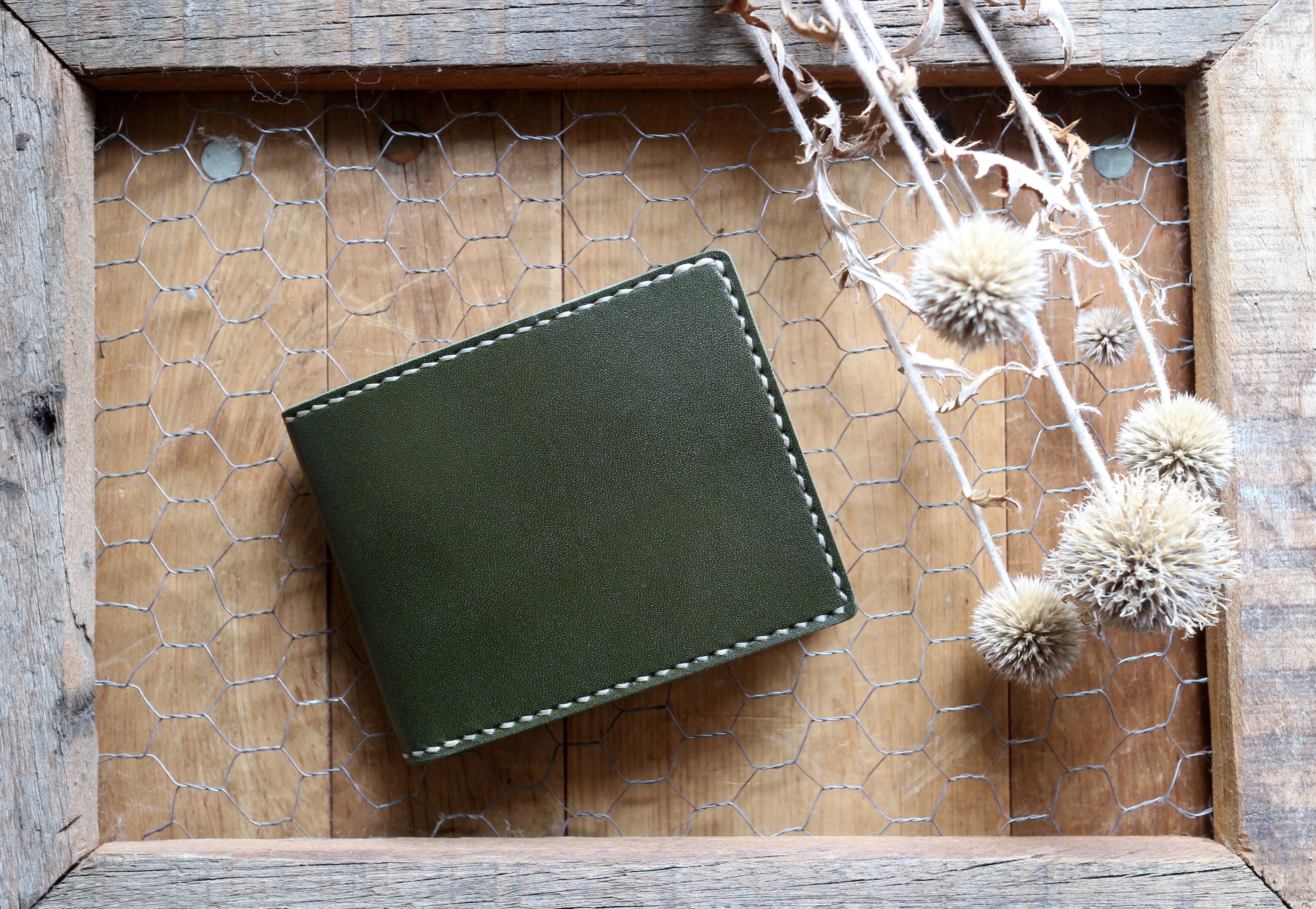 【受注生産品】二つ折り財布 〜栃木アニリン緑×栃木ヌメ〜