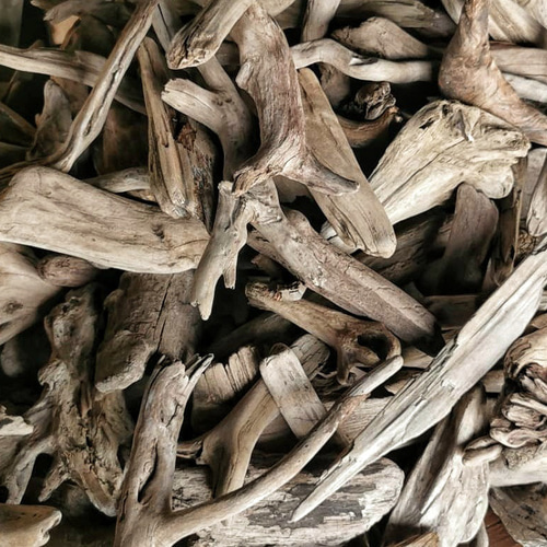 送料込●天然流木●内容おまかせ格安の箱セット 【１４０サイズ】 送料無料】天然流木 おまかせアソート箱詰めお得 格安セット