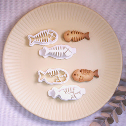 Fishbone（魚の骨）＆Bitten fish（かじられた魚）イジェクタ（押出具）付きクッキー型2点セット 3枚目の画像