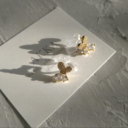 蝶々の樹脂イヤリング        樹脂ピアス金属アレルギーノンホールバタフライキラキラビジュー韓国可愛い 5枚目の画像