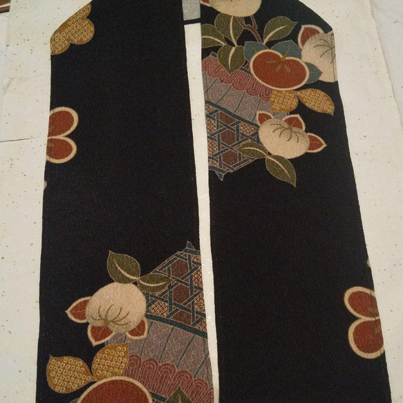 ポリエステルちりめん半衿(黒地にくすみ色の橘③)　三つ折り縫い始末 2枚目の画像