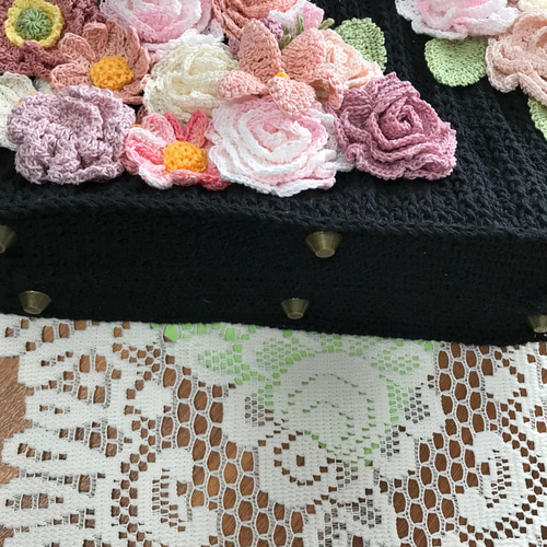 ピンクローズのトートバッグ【ブラック】☆持ち手付き 薔薇 編み物