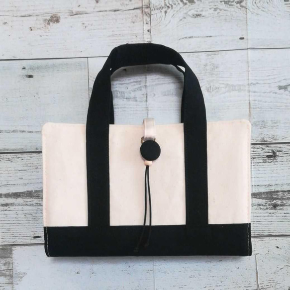 レビューブックカバー トート風 ブラック 1枚目の画像