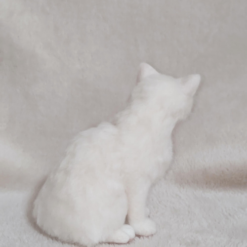 o*a様 【お値下げしました】アーティストベア　作家　羊毛フェルト白ネコちゃん お値下げしました】アーティストベア 作家 羊毛フェルト白ネコちゃん