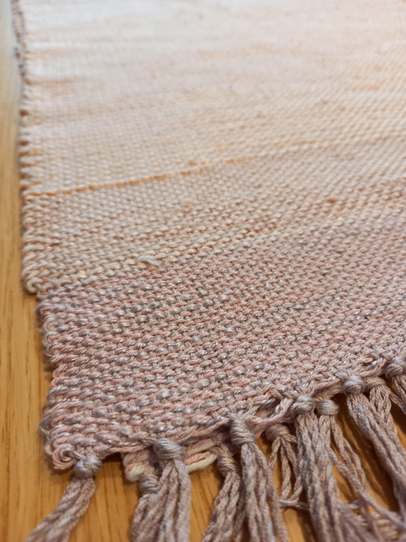 手織り　綿と絹のやさしいマフラー　経糸灰ピンク（短め）　作品2101 10枚目の画像