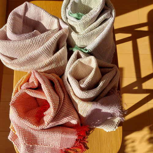 手織り 綿と絹のやさしいマフラー 経糸灰ピンク 作品2102 マフラー 糸 