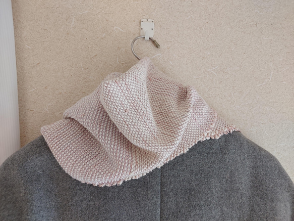 手織り　綿と絹のやさしいマフラー　経糸灰ピンク　作品2102 4枚目の画像