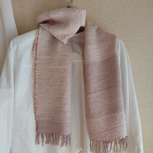 手織り 綿と絹のやさしいマフラー 経糸灰ピンク 作品2102 マフラー 糸 
