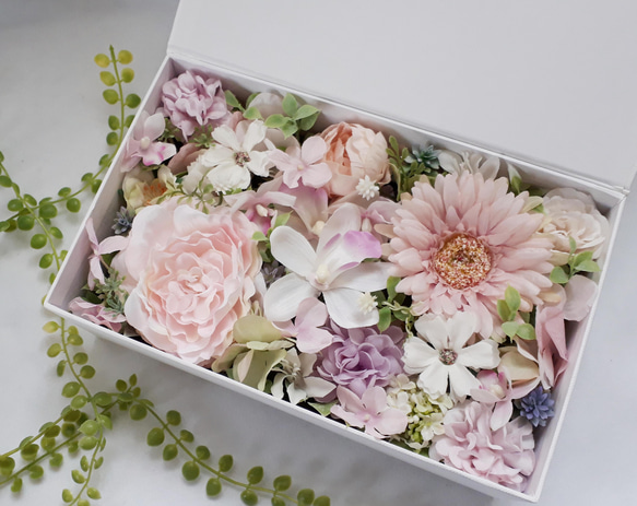 やや大きめ】ガーベラ・胡蝶蘭・ラナンキュラスのBOXフラワー