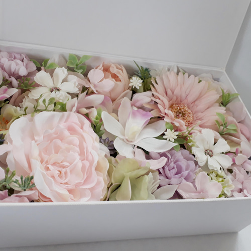 やや大きめ】ガーベラ・胡蝶蘭・ラナンキュラスのBOXフラワー