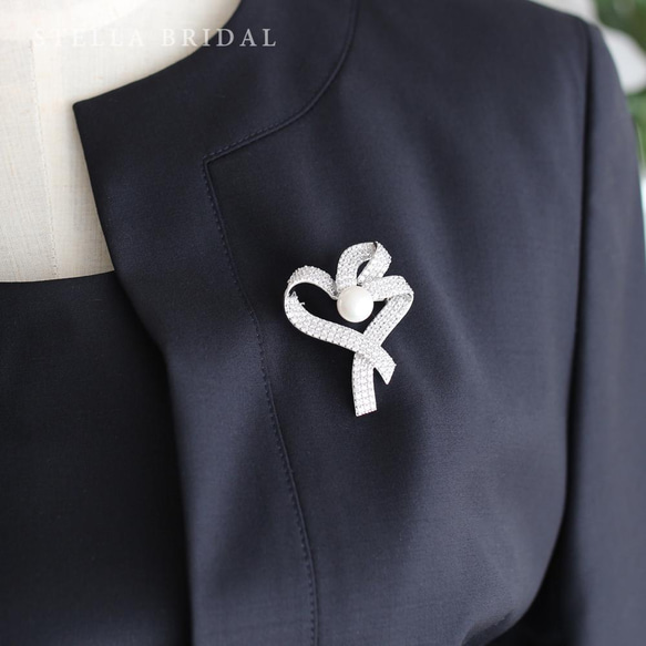 特集多数掲載＊母の日やフォーマルに＊キュービックジルコニア リボンハートブローチ シルバー 【受注生産品】 4枚目の画像