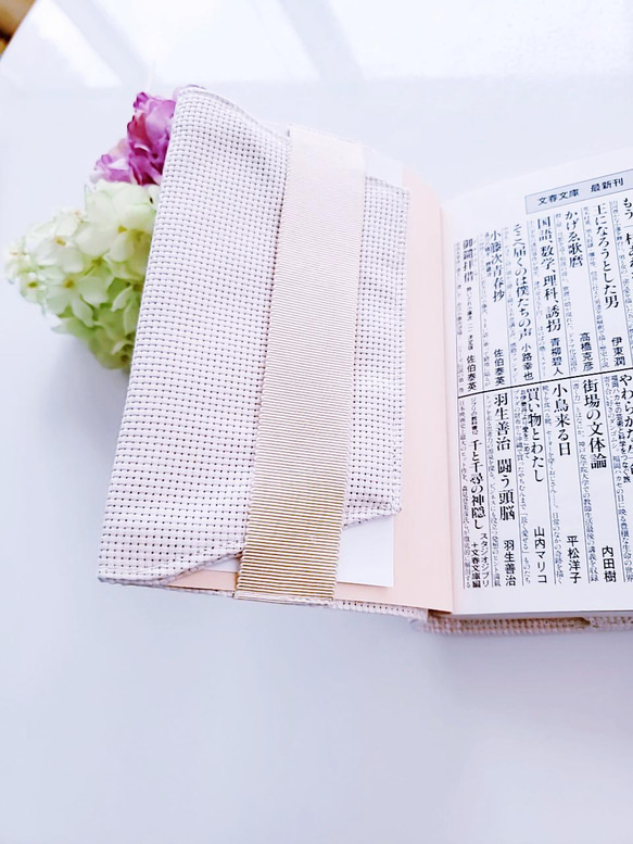 【再々販♡】ｲﾆｼｬﾙ手刺繍 ブックカバー( 聖書・讃美歌、新書、単行本、手帳、テキスト等サイズ変更無料 6枚目の画像