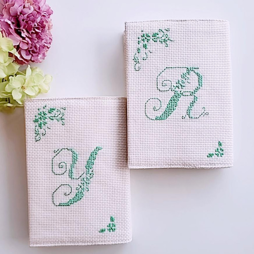 ちょす　オーダー　手刺繍　礼拝用書　カバー　ローズ　フラワー　イニシャル ちょす様専用 オーダー 手刺繍 礼拝用書 カバー ローズ フラワー