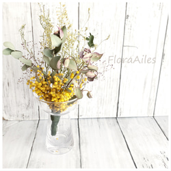 明るいミモザ♪ホワイトのラッピングのミニスワッグは花器にも飾れます♪メッセージカード無料 3枚目の画像
