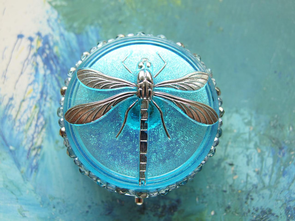 蜻蛉　モスブルーピカソ　チェコガラスボタンのピルケース　小さなジュエリーボックス　一点限り 4枚目の画像