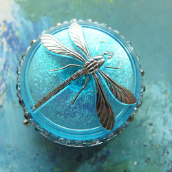 蜻蛉　モスブルーピカソ　チェコガラスボタンのピルケース　小さなジュエリーボックス　一点限り 5枚目の画像