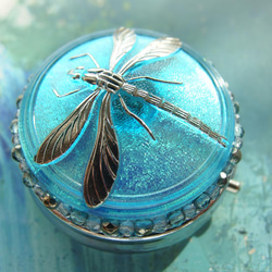 蜻蛉　モスブルーピカソ　チェコガラスボタンのピルケース　小さなジュエリーボックス　一点限り 10枚目の画像