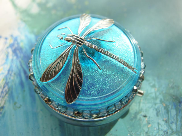 蜻蛉　モスブルーピカソ　チェコガラスボタンのピルケース　小さなジュエリーボックス　一点限り 10枚目の画像