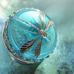 蜻蛉　モスブルーピカソ　チェコガラスボタンのピルケース　小さなジュエリーボックス　一点限り 3枚目の画像