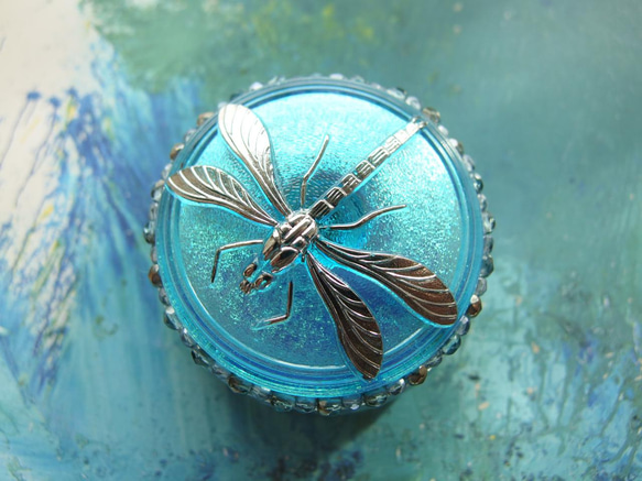 蜻蛉　モスブルーピカソ　チェコガラスボタンのピルケース　小さなジュエリーボックス　一点限り 7枚目の画像