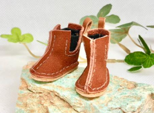 革細工　ミニチュアサイドゴアブーツ　miniature  boots. 1枚目の画像