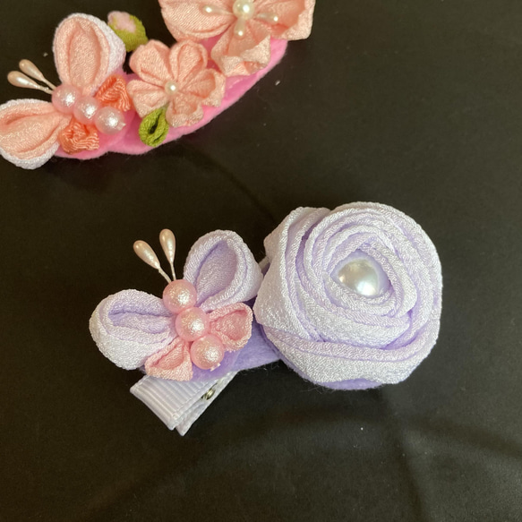 紫藤色のバラと蝶のベビーヘアバンド(ベビークリップ) 3枚目の画像