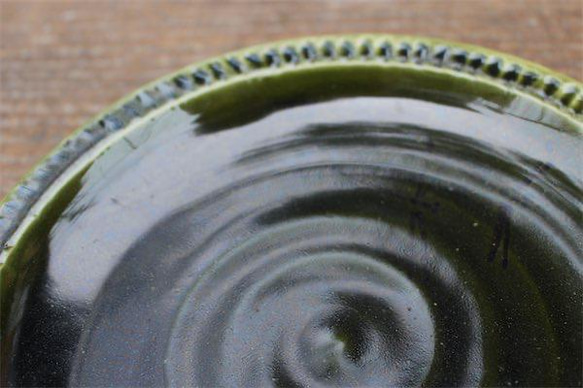 緑色の器　中皿［22Jan-17］《釉薬》 4枚目の画像