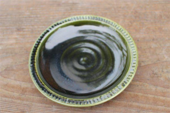 緑色の器　中皿［22Jan-17］《釉薬》 3枚目の画像