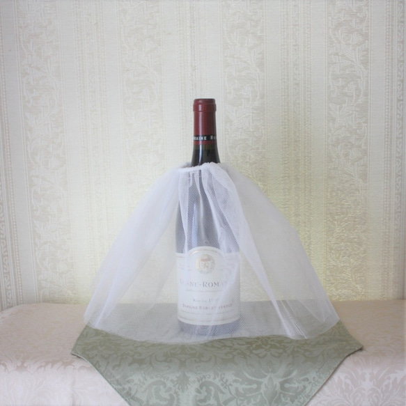 ワインボトルのウェディングドレス（花モチーフと刺繍のチュール）&タキシードセット　 5枚目の画像