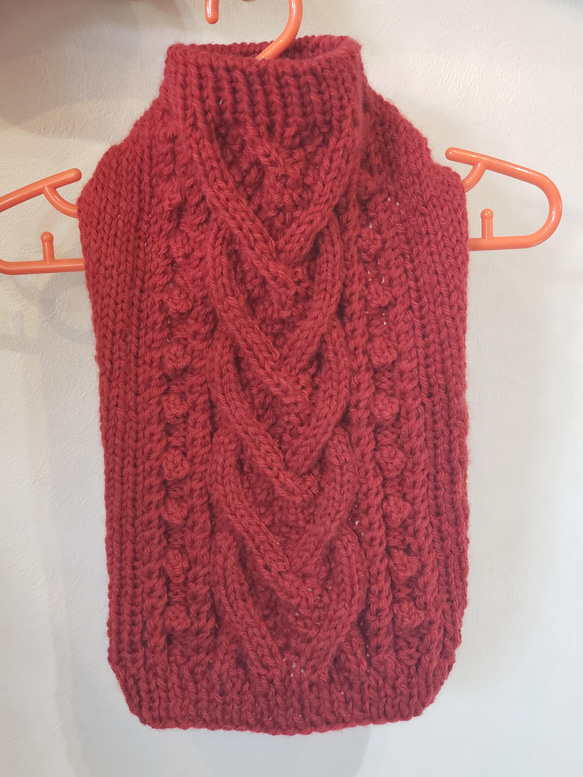 犬服♪赤いハートケーブル模様の手編みセーター(ssサイズ) 1枚目の画像
