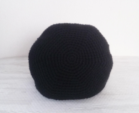 猫バッグ(白猫模様丸底：黒） ニットバッグ  編み物 ネコバッグ 4枚目の画像