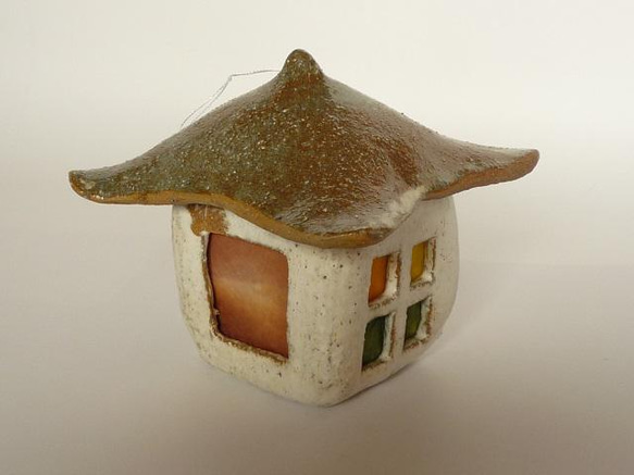 和紙と陶器の灯り・三日月窓の灯篭 8枚目の画像