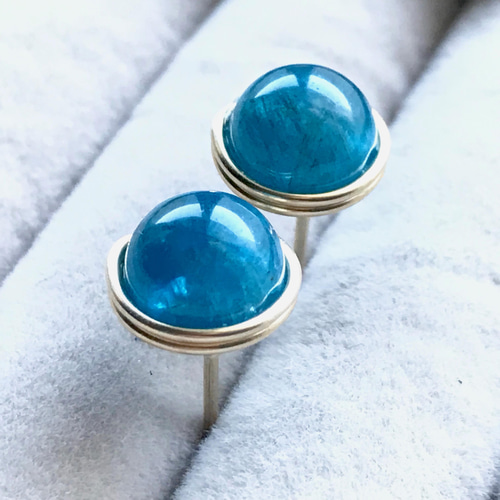 ネオンブルーアパタイト 1粒ピアス 14kgf ピアス（スタッド・一粒  