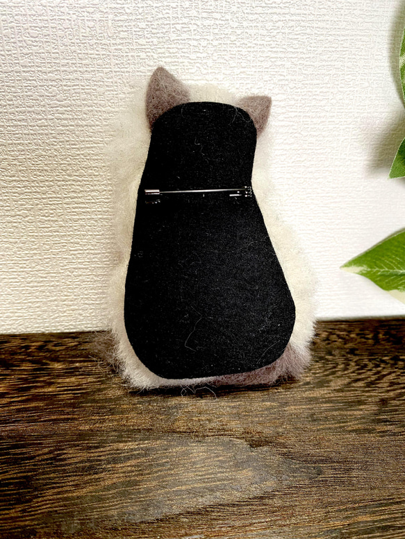 羊毛フェルト バーマン猫 ブローチ 7枚目の画像