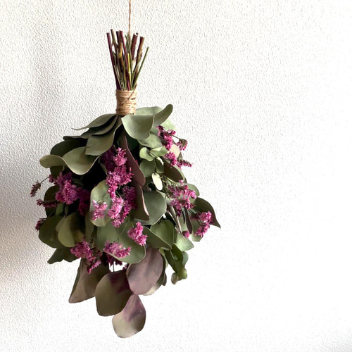 たわわに実った南天と雲雀やポポラスのシックなブーケドライフラワー