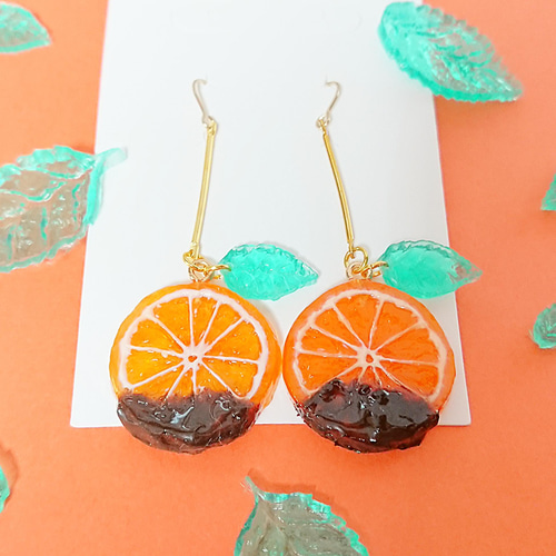輪切りミカンの耳飾り～チョコレートがけ～ ピアス・イヤリング （UV