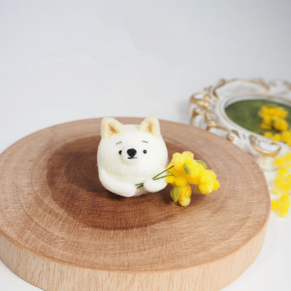 【受注製作】まゆ柴犬がミモザを贈ります。(赤柴・黒柴・白柴)　羊毛フェルト 11枚目の画像