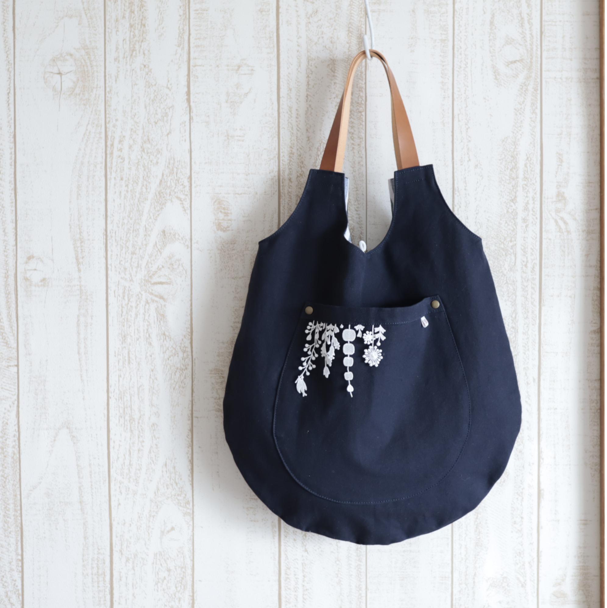 カンガルーポケットのラウンドバッグ＊ネイビー