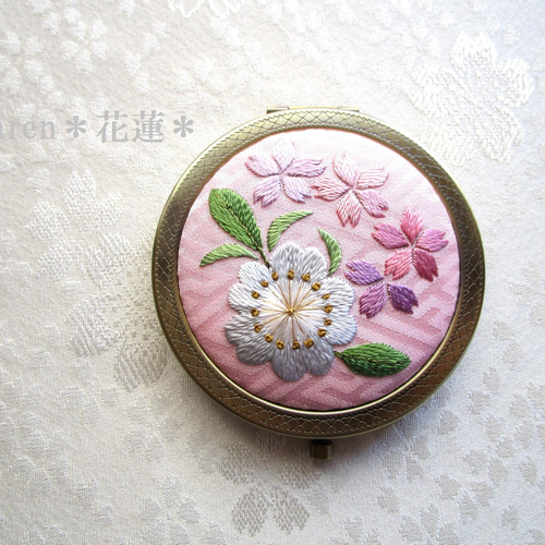 さくら】日本刺繍のコンパクトミラーAG ◇桜色◇ #刺繍#手刺繍#花刺繍