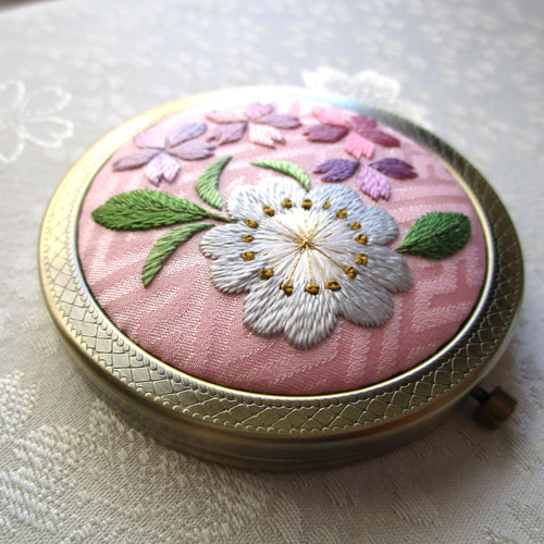さくら】日本刺繍のコンパクトミラーAG ◇桜色◇ #刺繍#手刺繍