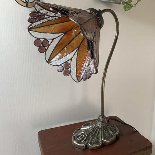 ステンドグラスランプ《リリー》オレンジ スタンドライト・テーブル