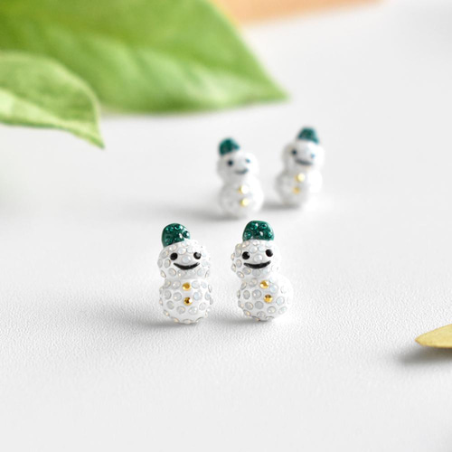 緑の帽子の雪だるま】ピアス・イヤリング｜プレシオサ使用 受注生産