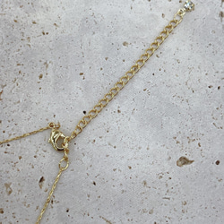 NaNa jewelry キュービックイニシャルのネックレス 2枚目の画像