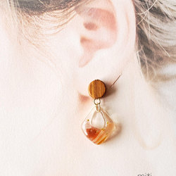 【送料無料】*◇ウッドビーズと レジンピアス・イヤリング◇*金属アレルギー対応・サージカルステンレス使用 2枚目の画像