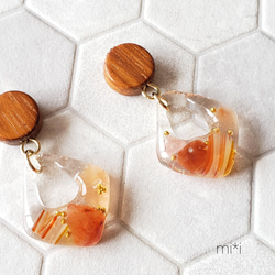 【送料無料】*◇ウッドビーズと レジンピアス・イヤリング◇*金属アレルギー対応・サージカルステンレス使用 4枚目の画像