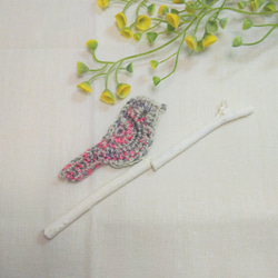 小鳥のブローチ　ミックスカラー（ピンク） 1枚目の画像