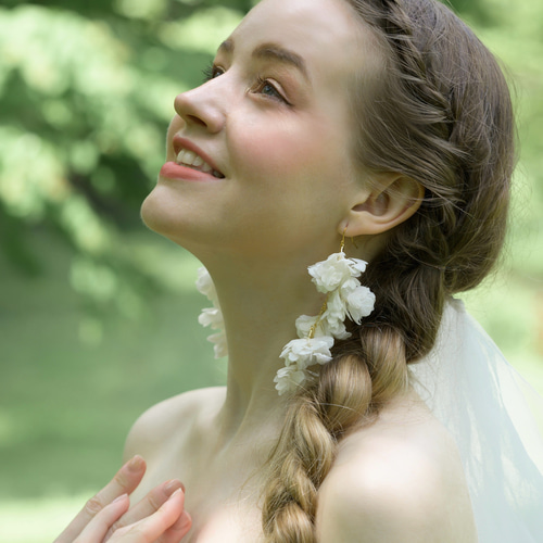 クリスマスファッション emma white ピアス - ピアス flower