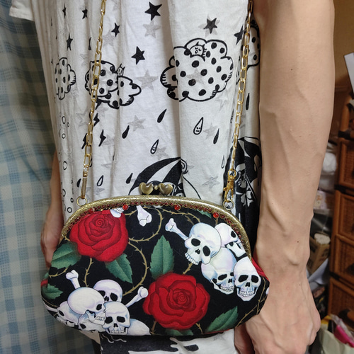 薔薇とドクロ☆がま口 ポーチ クラッチバッグ☆アレキサンダーヘンリー